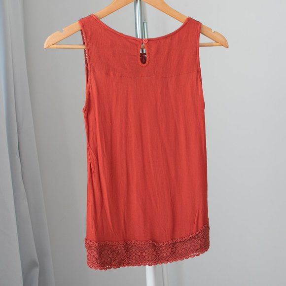 Flowy tank with boho details - Picture 7 of 8